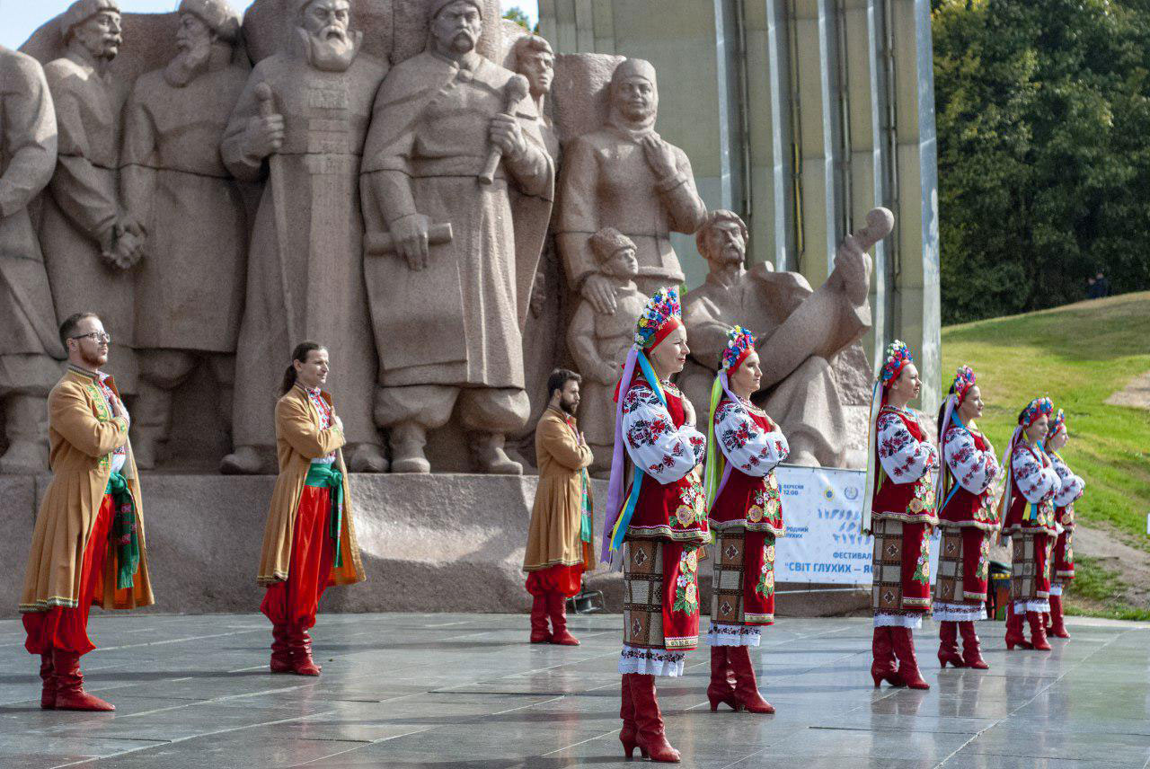 фестиваль Світ глухих - яскравий!