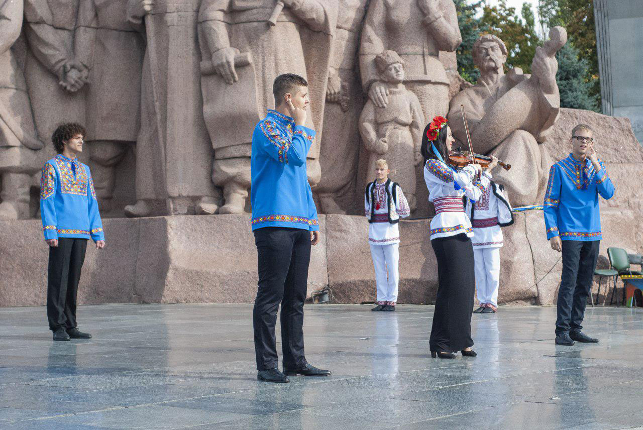 фестиваль Світ глухих - яскравий!